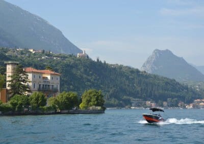 Fegurð Gardavatns Jóga og sjálfsrækt Á hraðsiglingu um Gardavatn