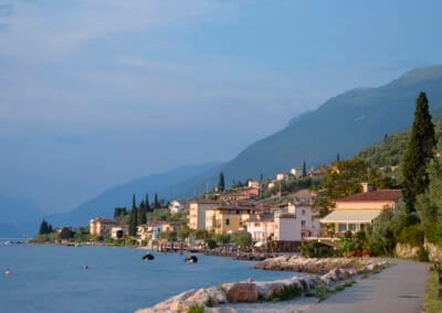 Fegurð Gardavatns Jóga og sjálfsrækt Brenzone við Garda