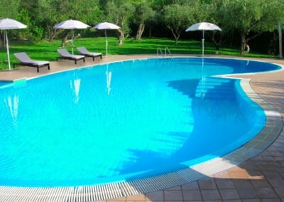 Fegurð Gardavatns Jóga og sjálfsrækt Hotel Riva del Sole Sundlaugargarður