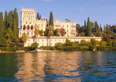 Fegurð Gardavatns Jóga og sjálfsrækt Lystihöllin Isola del Garda