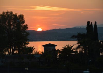 Fegurð Gardavatns Jóga og sjálfsrækt kvöldfegurð við Gardavatn